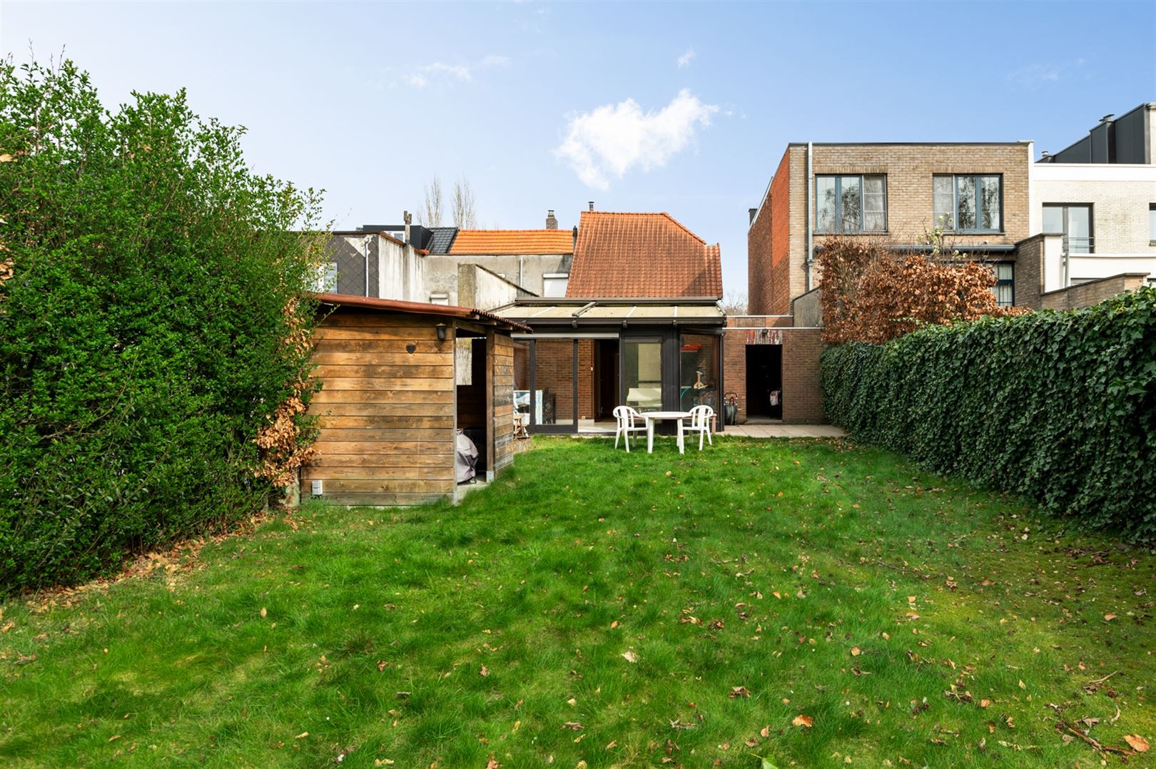 Te renoveren halfopen woning met grote tuin - foto 2