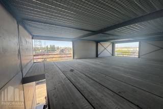 <strong>Nieuwbouw KMO-unit</strong> te koop met een oppervlakte van <strong>432 m² </strong>met <strong>216 m² kantoorruimte</strong> en <strong>7 privatieve parkeerplaatsen</strong>.<br />De loods maakt deel uit van het bedrijvenpark Buda, een modern KMO-park gelegen langs de Budasteenweg 26 in Machelen, op een strategische locatie vlakbij de Ring van Brussel (R0). Dit biedt uitstekende verbindingen naar zowel het centrum van Brussel als belangrijke autosnelwegen, ideaal voor bedrijven die mobiliteit en logistieke efficiëntie centraal stellen.<br /><br />Binnen het park kan een <strong>nieuwbouwproject van +/- 1.480 m²</strong> gerealiseerd worden, volledig op maat van de koper. Het gebouw biedt tal van mogelijkheden: het kan als één geheel worden ontwikkeld of opgesplitst worden in meerdere units, afhankelijk van de specifieke noden van de eindgebruiker. Hierdoor is het project geschikt voor zowel kleine als middelgrote bedrijven, actief in uiteenlopende sectoren. Daarnaast bestaat de mogelijkheid om een mezzanine toe te voegen, wat extra flexibiliteit biedt in het gebruik van de ruimte.<br /><br />De combinatie van flexibiliteit in bouwopties, een toplocatie vlakbij logistieke en economische hubs, en een aantrekkelijke, professionele omgeving maakt Bedrijvenpark Buda een uitstekende keuze voor groeiende ondernemingen.<br />Mogelijkheid tot aankopen van privatieve parkeerplaatsen. Ruime parkeermogelijkheid op het verharde terrein.<br /><br />Voor meer informatie, plannen of een vrijblijvend plaatsbezoek kan u terecht bij <strong>PANORAMA B2B</strong> op <strong>0477 30 40 05</strong>