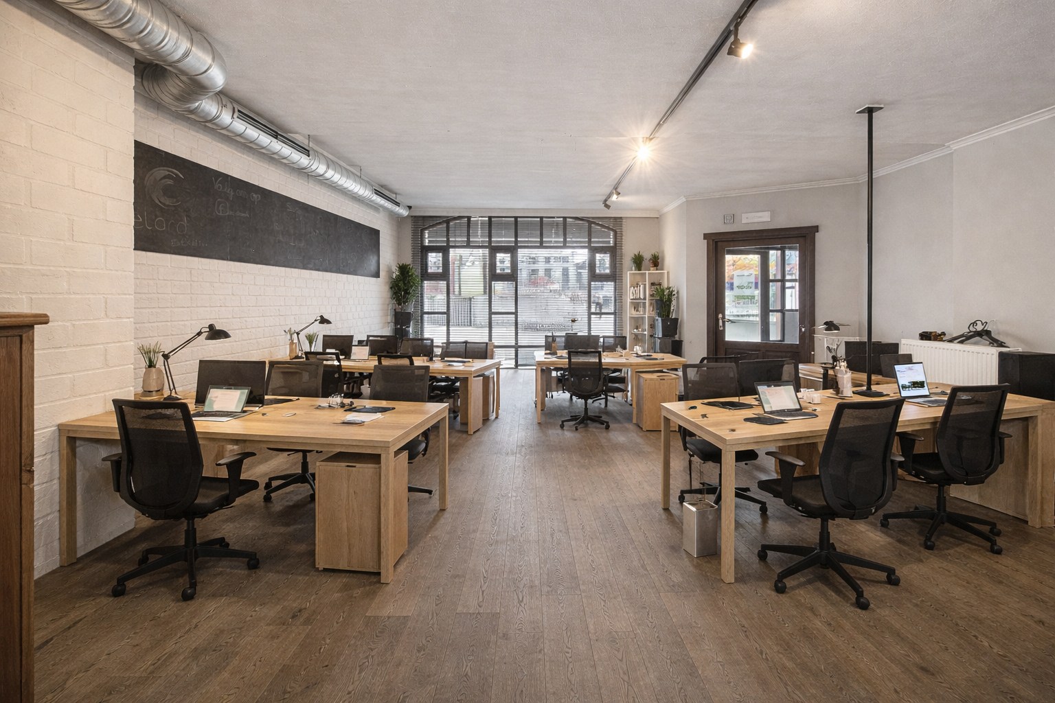 Centraal gelegen handelszaak, met tal van mogelijkheden, op de Markt van Torhout - foto 5