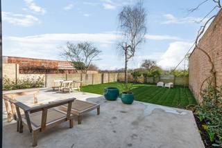 Stijlvol gerenoveerde woning met 3 slaapkamers, tuin en EPC A te LierDeze woning is kwalitatief en met veel smaak gerenoveerd waardoor het voldoet...