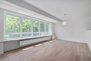 Dit instapklaar appartement bevindt zich vlakbij het centrum en het station Gent-Sint-Pieters en is op de 4de verdieping gelegen (lift aanwezig)...