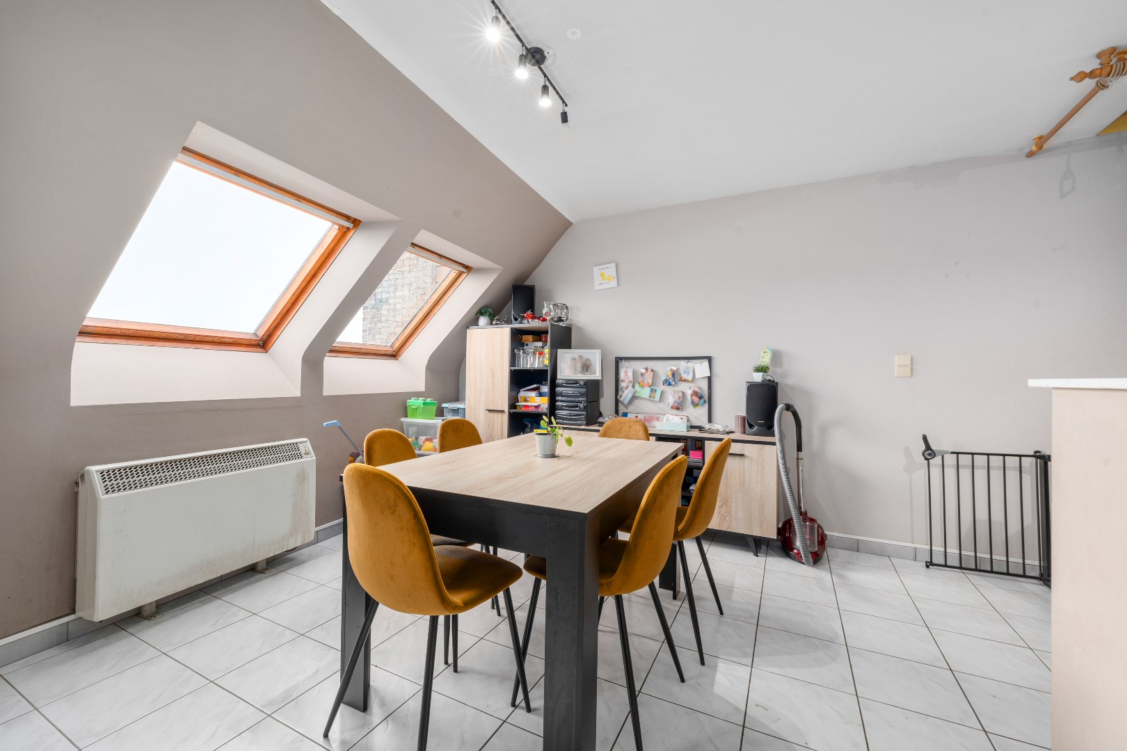 Ruim duplex appartement met 3 slaapkamers en garage te Lokeren - foto 5