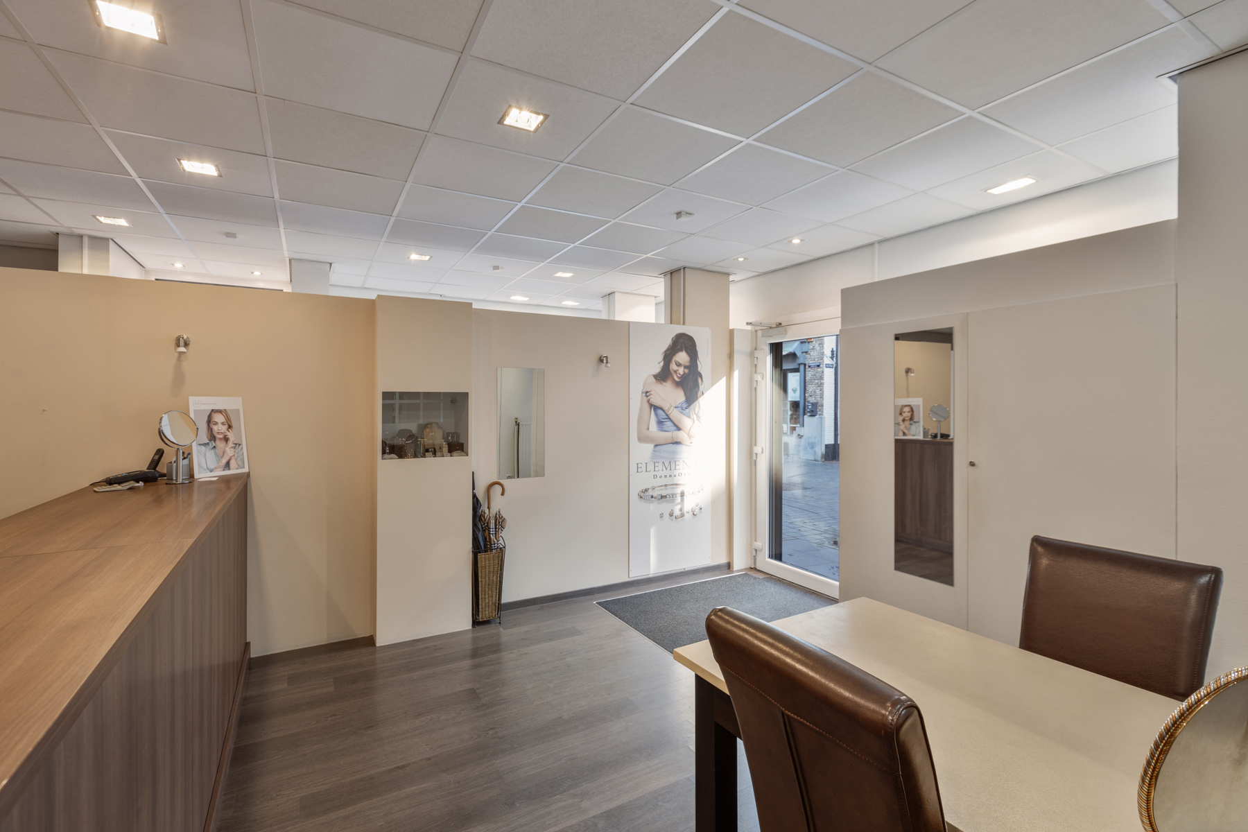 Handelszaak en ruime woning (4 slpk.) in hartje Maaseik.  - foto 4