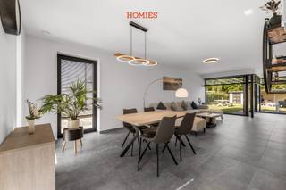 Met veel plezier stellen we u deze nieuwbouwwoning van 2022 voor. Het bevindt zich op het einde van een gezellig, doodlopend straatje in...