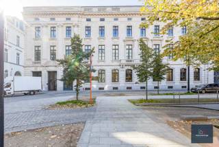 Dit prachtige riante duplex appartement 188m² te Kouterhof is een unieke vondst.Hier geniet u van stijlvol wonen in de kern van de stad .Je hoeft je...