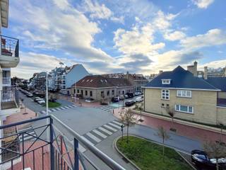 ZONNIG APPARTEMENT MET OPEN UITZICHT OP DE HEILIG HARTKERKDit uitstekend gelegen en lichtrijk appartement biedt een open zicht op de Heilig Hartkerk...
