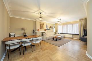 Op de derde verdieping van een verzorgd gebouw aan de Jaak Van Rillaerlaan in Deurne vindt u dit instapklare appartement (88m2 volgens EPC) vol...