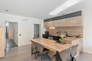 Bent u op zoek naar een instapklare woning in het centrum van Wijnegem, met  alle comfort en ruimte voor het hele gezin? Dan is deze charmante...