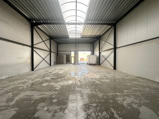 Nieuwbouw KMO-unit met een oppervlakte van 264  m² te koop. Uitstekend gelegen ten zuiden van Brussel/Halle en ten noorden van...