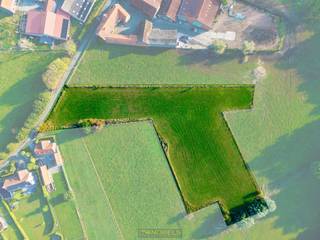 PARCELLE À BÂTIR POUR VILLA À LA CAMPAGNE (7.030 M²)Avec une imposante façade de rue de 40 mètres, idéalement située dans le charmant village...
