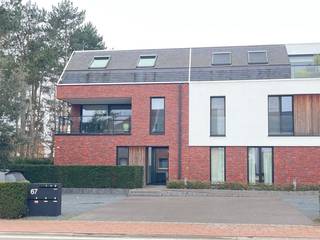 Dit prachtige dakappartement (109 m2) is gelegen op de tweede verdieping van een recent en standingvol gebouw met lift en beschikt over een...