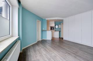 Ben je op zoek naar een instapklaar en energiezuinig appartement met garage nabij het Station van Wetteren? Zoek niet verder! Dit appartement op de tweede verdieping te Korte Massemsesteenweg 60/22 heeft alles wat je zoekt.<br /><br />Indeling:<br />- Woonkamer met uitgeruste open keuken<br />- 1 slaapkamer<br />- Badkamer met ligbad en toilet<br /><br />Bijzonderheden:<br />- Asbestveilig<br />- Ingemaakte kasten<br />- Energiezuinig (EPC B)<br />- Garagebox (inclusief in de vraagprijs) <br />- Ideaal als investering of eerste woning<br />- Goede ligging ten opzichte van alle voorzieningen zoals supermarkten, cafés, scholen, restaurants, oprit E40, de Markt en het Station van Wetteren, invalswegen etc.. <br /><br />Mis deze kans niet en vraag vandaag nog jouw bezoek aan door contact op te nemen met Jill via jill.de.deurwaerdere@albert.immo of 0495 69 61 64.<br /><br />Bij Albert kom je thuis