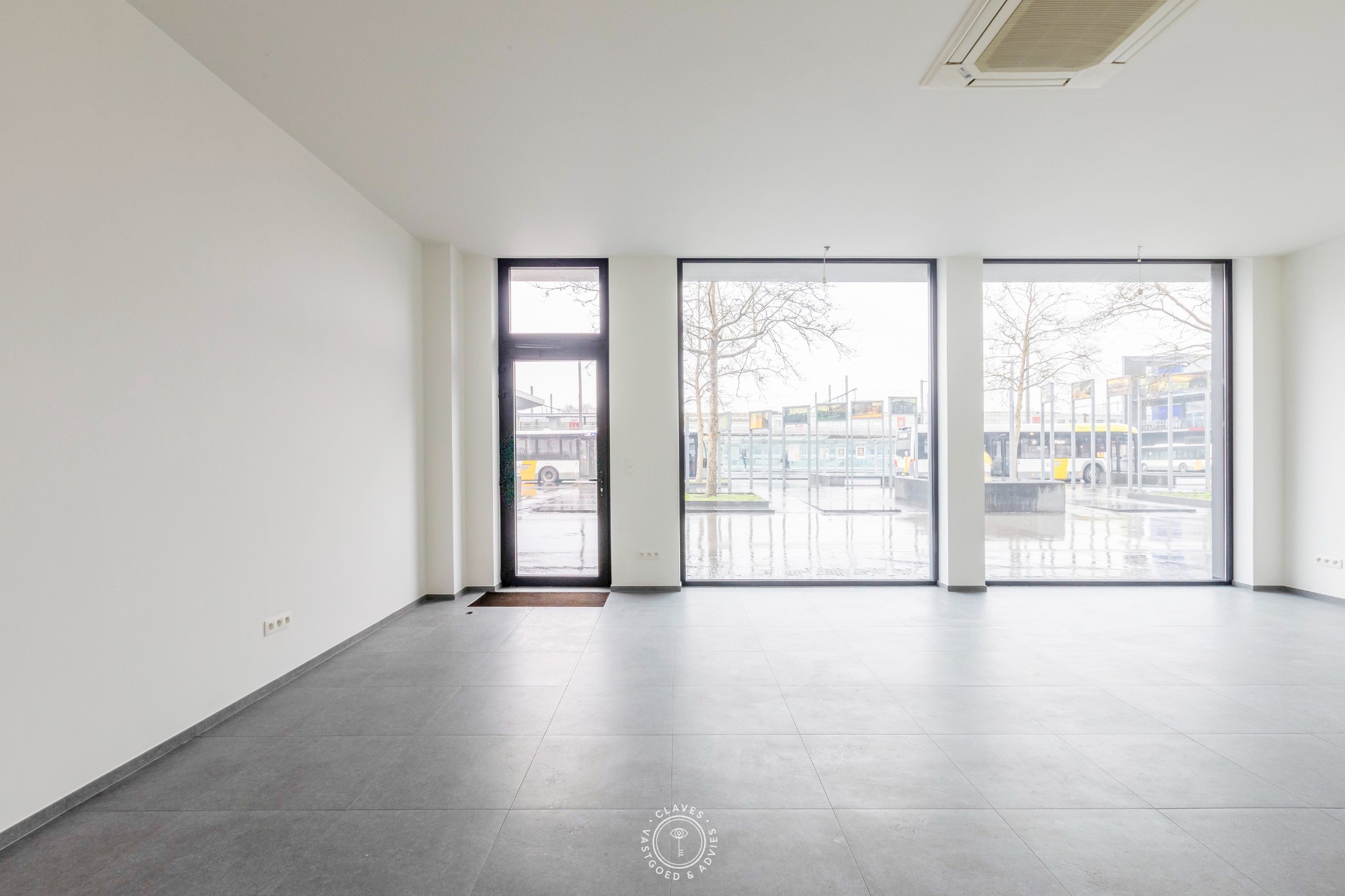 Handelspand / kantoor te huur – topligging aan station - foto 2