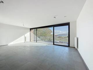 In de Rodestraat 85A te Veurne vinden we dit modern appartement met 2 ruime slaapkamers en gezellig terras . Het appartement is volledig nieuw...