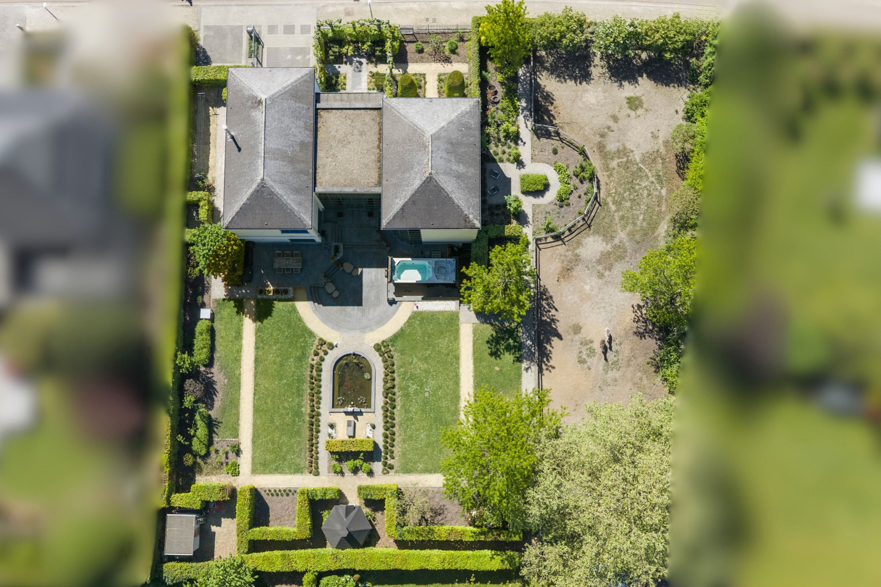 MODERNE VILLA MET 5 SLAAPKAMERS ,AANGELEGDE TUIN EN EXTRA BOUWGROND - foto 4