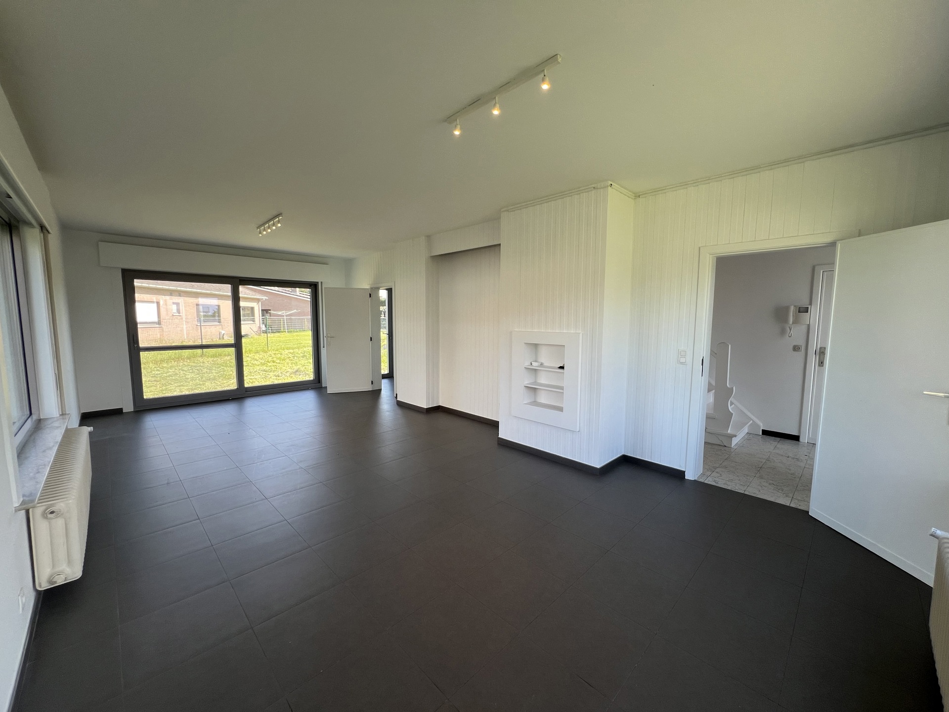 Zeer ruime woning met 4 slaapkamers nabij centrum. - foto 4