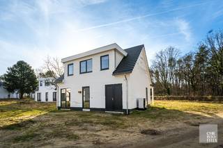 Sibomat bouwde 9 luxe vakantiewoningen instap-klaar in het prachtige Landal vakantiepark Mooi Zutendaal, waarvan al 6 verkocht.<br />Investeren in een vakantiewoning met vaste huurinkomensten tussen €1.553 en €1.626 per maand kan dus onmiddelijk. Daarnaast kan u zelf tot 3 weken per jaar van deze luxe vakantiewoning genieten.<br /><br />Er resten nog 3 vakantiewoning, type Narvik, telkens met 3 grote slaapkamers geschikt voor 6 personen. Alle vakantiewoningen hebben een welnessruimte met aparte douche en een infra-roodcabine. <br /><br />De woningen zijn voorzien met duurzame materialen en de moderne uitrusting zoals een warmtepomp, vloerverwarming en koeling zorgen voor het hele jaar door voor comfort.<br /><br />Vakantiepark beheerder Landal staat in voor de verhuur van de woningen, het onderhoud, het beheer van de inboedel en andere ondersteuning.  Het Landal Mooi Zutendaal park heeft een hoge bezettingsgraad van 78%.  Kortom, een zorgeloze investering.<br /><br />Bent u benieuwd ? Neem dan zeker contact met ons op 09 388 71 95 of via info@sibomat.be.