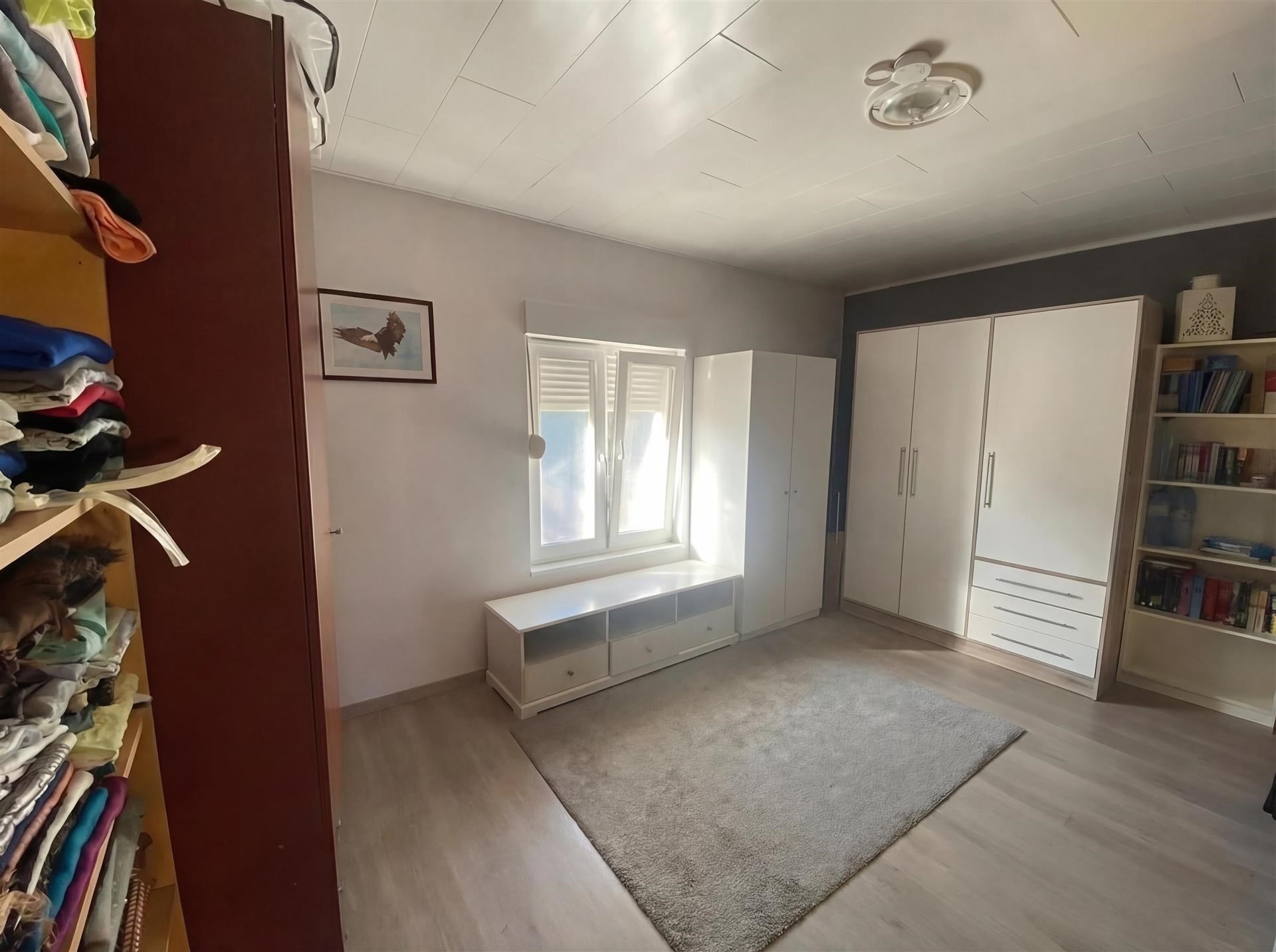 Ruime woning met vier slaapkamers en grote tuin te Aalst - foto 5