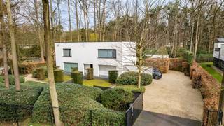 Exclusieve moderne villa met zwembad op toplocatie in Heide-Kalmthout (Ericalaan) nabij het centrum, winkels, scholen, station en de...
