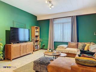 Deze eigendom biedt een uitstekende basis voor comfortabel wonen en is ideaal voor wie extra ruimte zoekt voor werk, hobby’s of opslag.De halfopen...