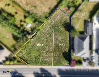 Dit mooi perceel van ongeveer 690 m² (zie plan en luchtfoto, lot 2), de straatbreedte bedraagt ongeveer 15 meter. Deze grond is gelegen in...