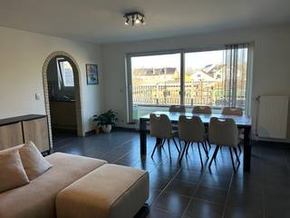 Zeer rustig gelegen appartement nabij het centrum van Itegem. In de nabijheid van bushalte, kleinhandelaars en het recreatiegebied de Averegten.Het...