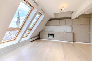 Ervaar luxe en gemak in dit instapklare dakappartement met een energielabel A, gelegen op de iconische Grote Markt van Lier. Geniet dagelijks van...