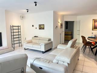 Residentieel gelegen appartement (140m²) met uitzicht op de Leuvense vaart en nabij Vrijbroekpark.Het appartement omvat een inkomhal, WC,...