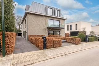 GELIJKVLOERSE PRAKTIJKRUIMTE MET FUNCTIONELE INDELINGDeze gelijkvloerse praktijkruimte is momenteel in gebruik als orthodontiepraktijk. Dankzij de...