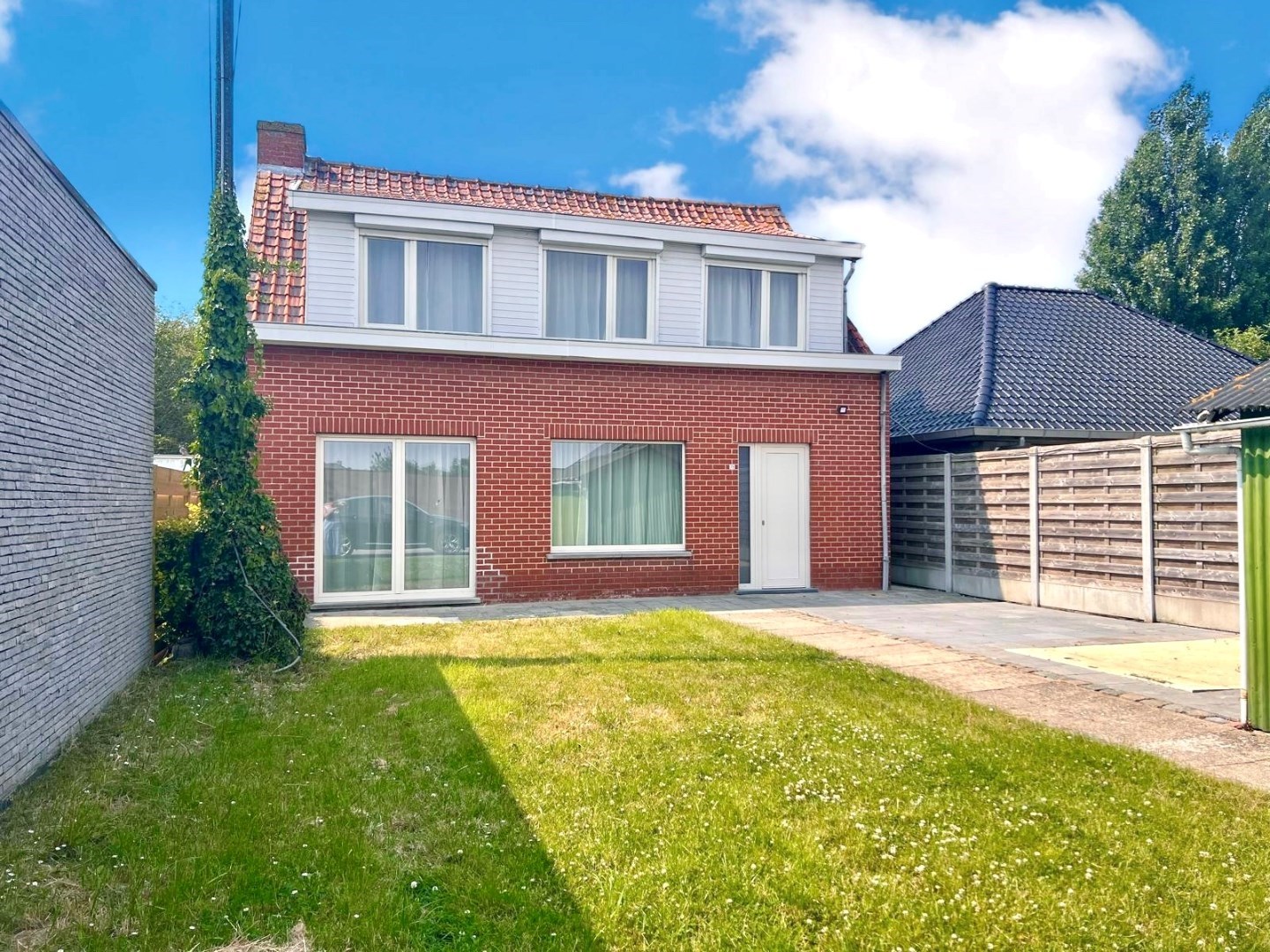 RECENT GERENOVEERDE WONING (2024) MET 4 SLPKS, 2 BADKAMERS EN TUIN - foto 1