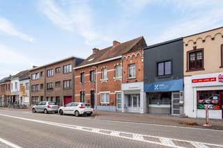 Dit handelspand met gemeenschappelijke inkom en drie aparte ruimtes is de ideale plaats voor de uitoefening van een vrij beroep of...