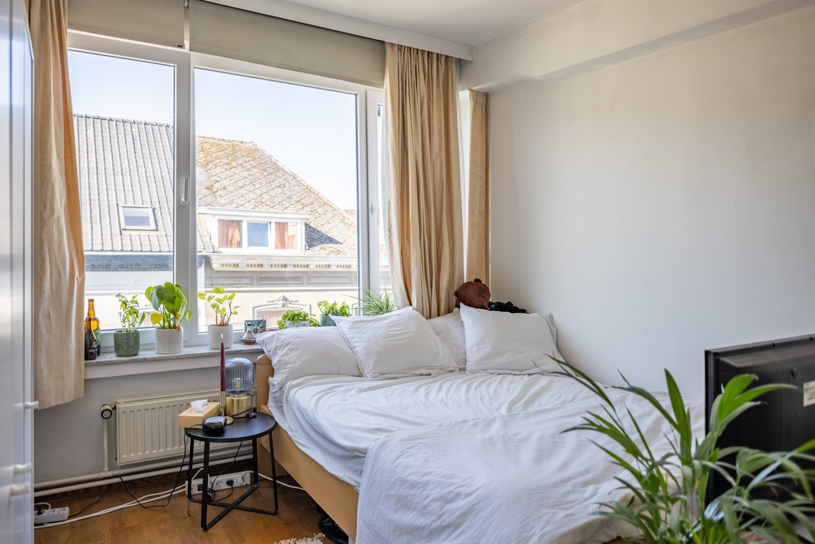 Erg lichtrijk hoekappartement op centrumlocatie - foto 4