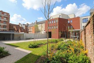 STUDENTENKAMER OP MAAT VAN JOUW STUDENTENLEVEN Op het bruisende Sint-Amandsplein te Kortrijk treffen wij residentie Amand 47 aan. In de directe...