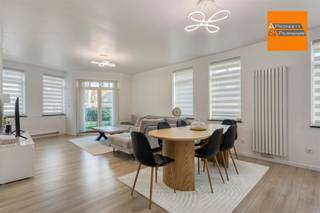 Lichtrijk 2 slaapkamer appartement met garagebox. In een recent en klein gebouw van 2017  ZONDER LASTEN vindt u dit instapklaar appartement van +/-...