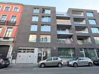 <p>Parkeerplaats ideaal gelegen. Gemakkelijk bereikbaar en voorzien van een afstandsbediening voor praktisch beheer.  Geen extra kosten. Minimale huurperiode van één jaar. Huurprijs: € 120/ maand.  Onmiddellijk beschikbaar.</p>