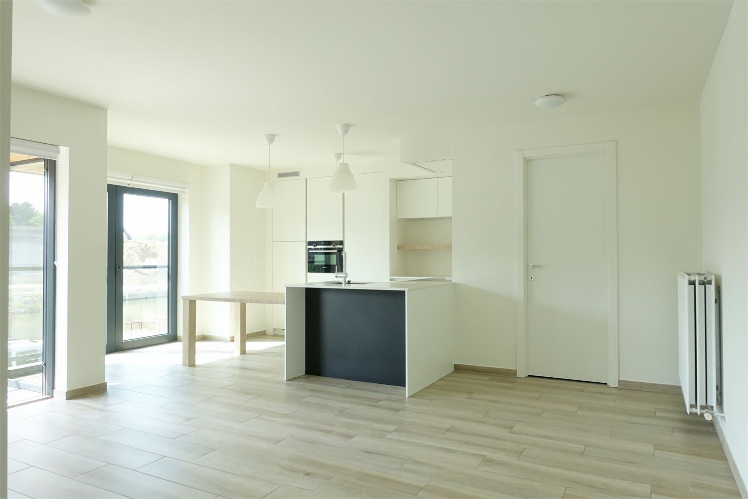 Centraal gelegen appartement met zicht op de vaart ,2 slaapkamers, terras en afgesloten staanplaats. - foto 2