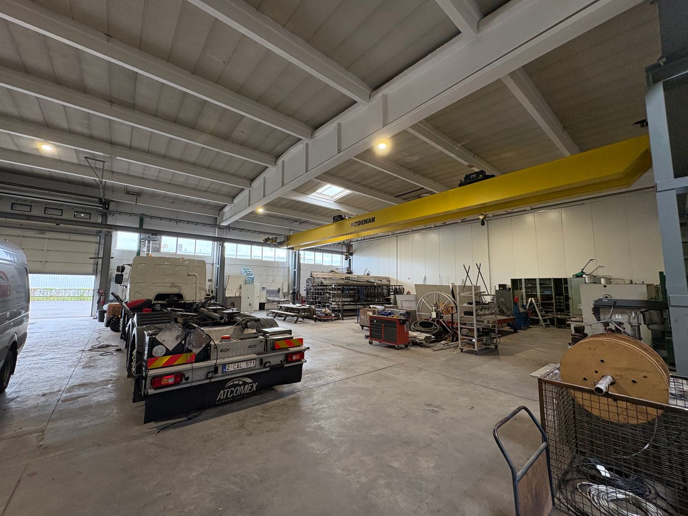 Uitstekend bereikbaar magazijn met rolbrug & kantoor vlakbij E17 Zele/Lokeren - photo 2