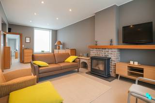 Deze verder te renoveren ééngezinswoning met twee slaapkamers beschikt over een bewoonbare oppervlakte van 133 m² (volgens EPC-attest) en is...