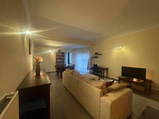 Ligging:Dit mooie gelijkvloersappartement is centraal gelegen met winkels, scholen en andere voorzieningen in de nabije omgeving.Het appartement...