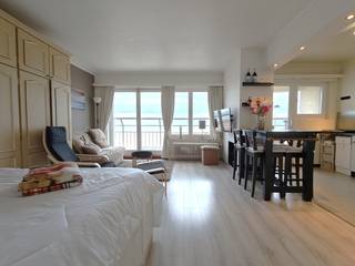 Mooie ruime studio gelegen op de eerste verdieping in Residentie Montana. Lichtrijke woonkamer met frontaal zicht op zee. Open keuken met alle...
