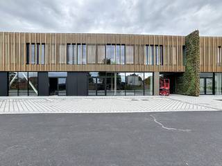 Cet espace commercial attrayant, situé à un emplacement idéal dans la Stationsstraat à Oudenburg, offre une excellente opportunité pour...