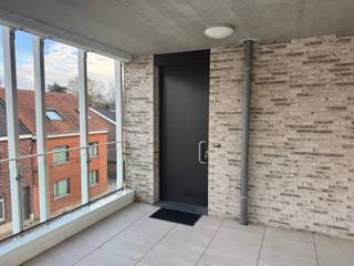 Uitstekend gelegen recent appartement met 1 slaapkamer gelegen vlakbij het station van Herent in de nabije omgeving van Leuven en autostrade.Het...