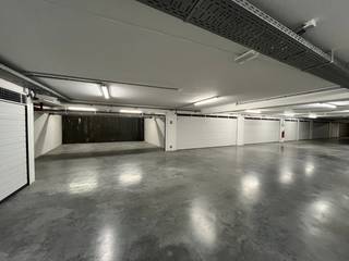 Res. KatelijneOntdek het ultieme gemak met deze vlot inrijdbare, dubbele garagebox, gelegen op Kustlaan - Het Zoute. Zeer makkelijk...