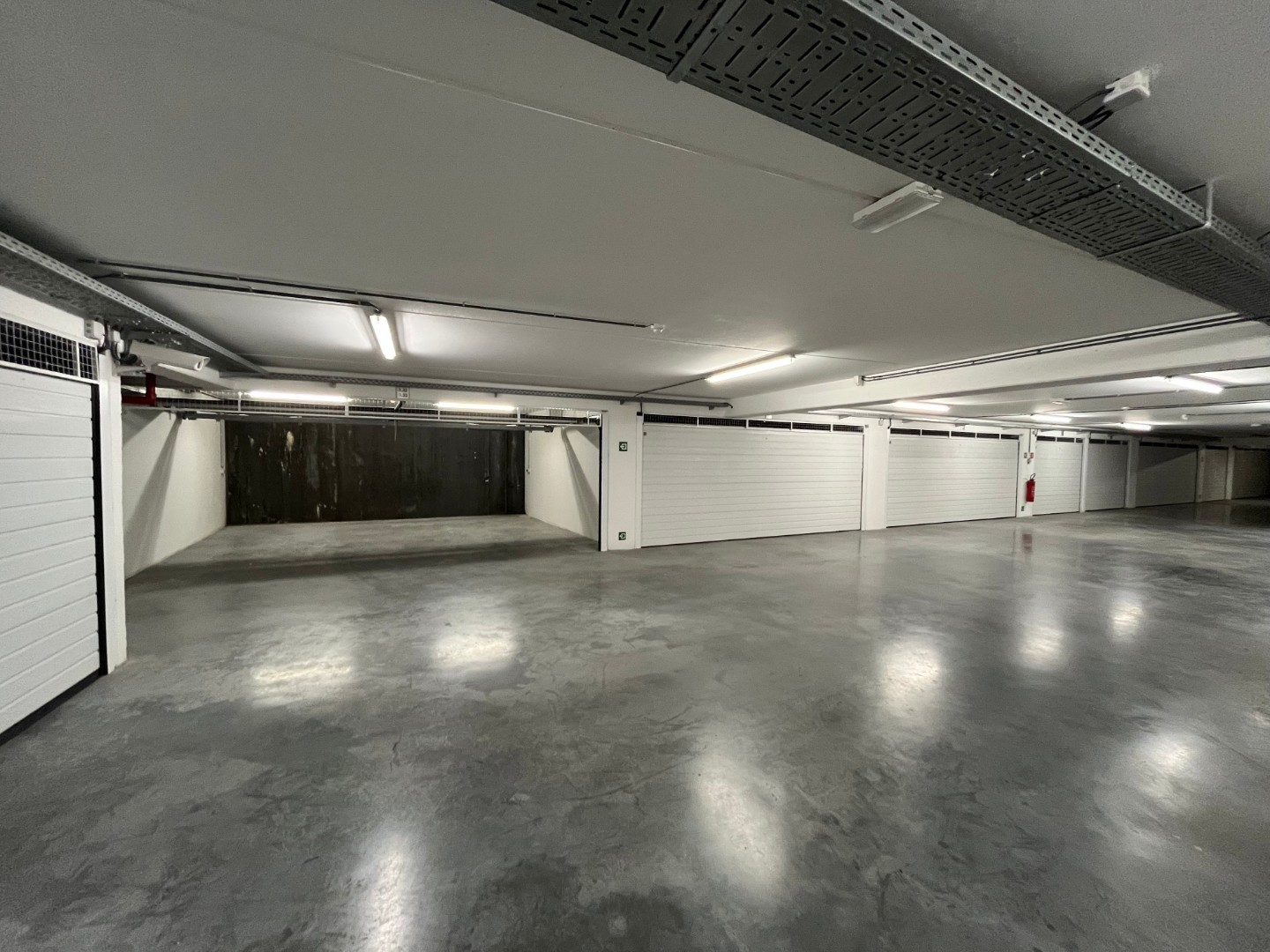 Vlot inrijdbare, dubbele garagebox, gelegen op Kustlaan - Het Zoute - foto 2