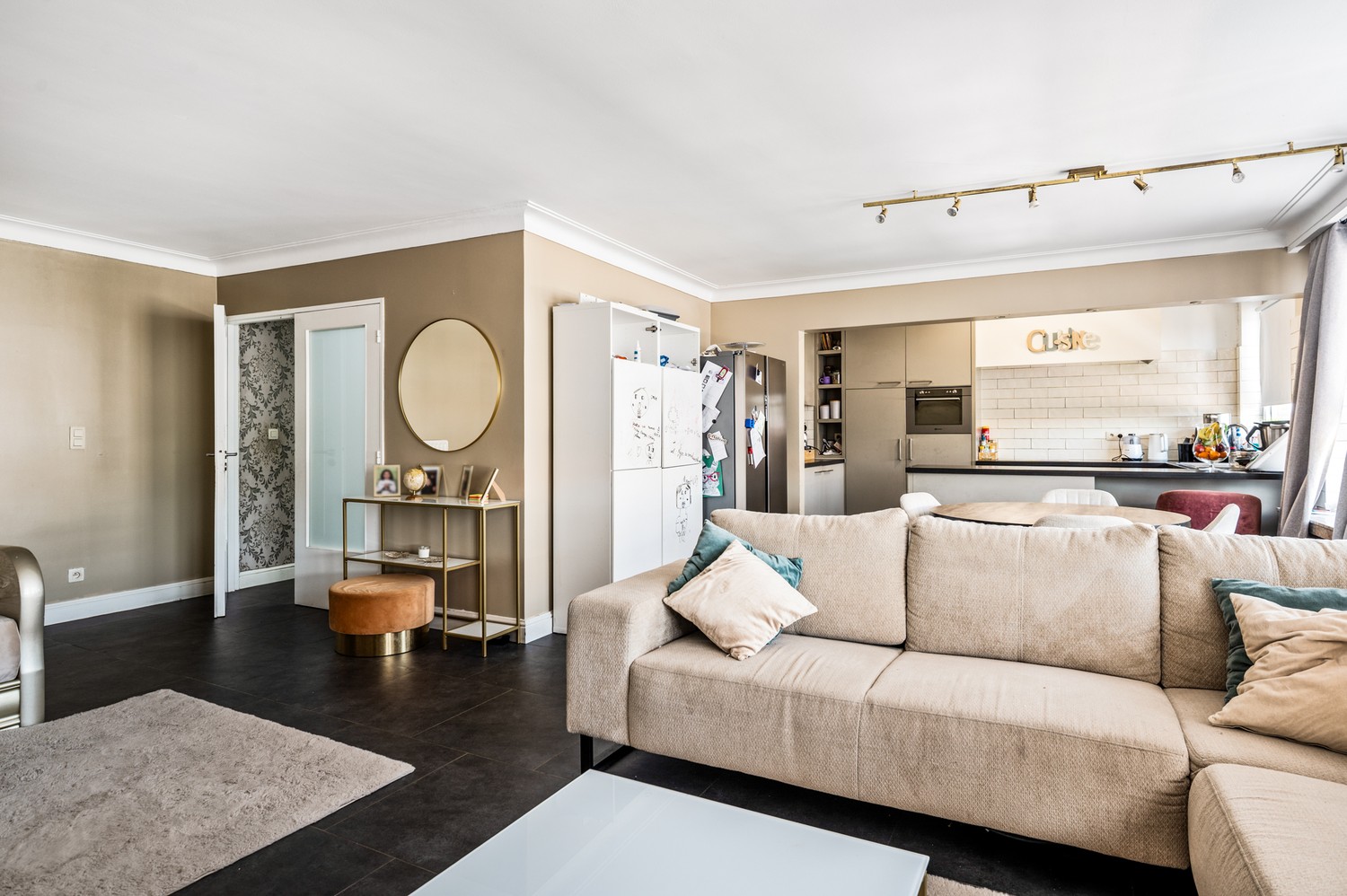 Ruim hoekappartement met veel lichtinval en autostaanplaats! - foto 4