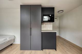 <p>**For RENT FROM SEPTEMBER**<br /><br />Residence The Hills is a revenue property that offers a good location for studying young people in the Leuven city center as well as in Heverlee and Brussels. You are within walking/biking distance of the Leuven city center, the Sportkot, the KULeuven campuses in the inner and outer city as well as the Leuven and Heverlee train stations. This residence is located on the Naamsesteenweg. Not only its strategic location is an asset but also the residence itself will be pure enjoyment. Via Hertogstraat, you can be at the Arenberg faculties as well as the UCLL campuses in a few minutes.<br /><br />This residence is a renovation project. The renovation was done with attention to detail, quality materials and finishes. The room has private plumbing and is furnished. In addition, this property has a communal kitchen. In short, this residence has it all.<br /><br />Interested or an on-site visit? You can! Contact us: 0470 59 65 44 or verhuur@connect-immo.be<br /><br />Huurprijs: €720 + €90 (provision for water, heating, electricity and internet)<br />*Photos'are reference images</p>
