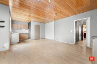 Op een uitstekende commerciële locatie in Wervik, vlakbij Steenakker en met voldoende parkeergelegenheid, bevindt zich dit handelspand met woonst...