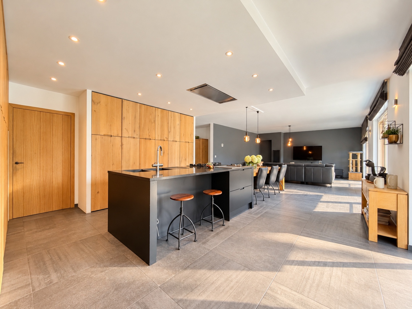 Te koop, exclusieve nieuwbouwvilla met magazijn en uitzonderlijke mogelijkheden te Kalken! - foto 5