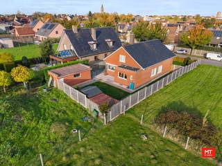 In een rustige, residentiële straat in Passendale vinden we deze ruime, alleenstaande woning. Het huis vraagt wat liefde, maar beschikt over...