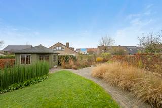 Bredene: Perfect onderhouden villa in Spaanse stijl te koop.In het hartje van Bredene, in een doodlopende straat, kan je deze charmante,...